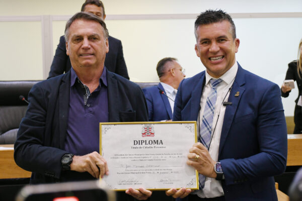cbbda9b26f99c6a69cfd201730fd45f4-600x400 Bolsonaro recebe títulos de cidadão paraibano e cidadão pessoense em sessão na Assembleia Legislativa