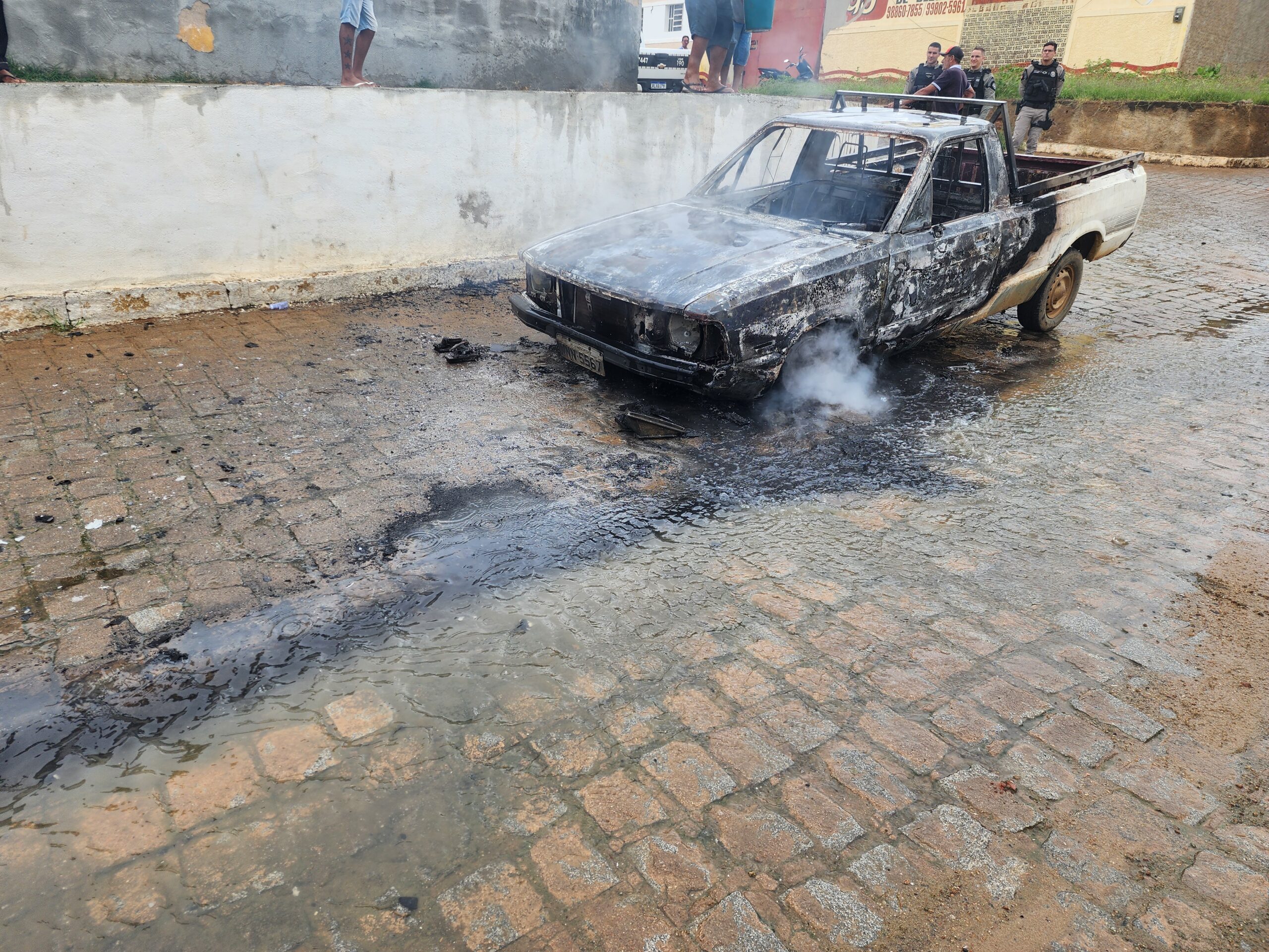 20240519_091701-scaled Incêndio destrói veículo em Monteiro, mas ninguém fica ferido