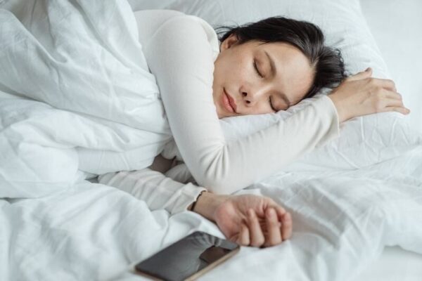 dormir-600x400 Empresa abre vaga para especialista em soneca e paga R$ 500 por cochilada