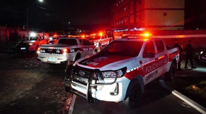 carro-da-pm-768x427-1-700x389 Homem é preso suspeito de assassinar a golpes de faca ex-mulher e enteado na Paraíba