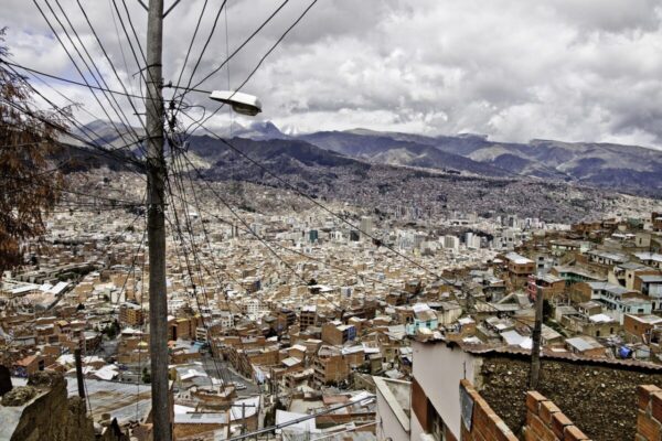 la-paz-bolivia-FOTO-Pixabay-1200x800-1-600x400 Presidente da Bolívia resiste a golpe e militares recuam