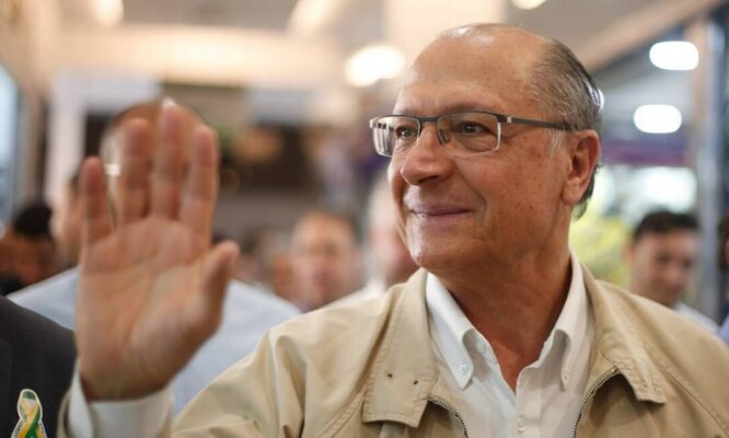 x78920678_pa-sao-paulo-sp-18-09-2018-eleicoes-2018-candidato-do-psdb-geraldo-alckmin-em-visita-ejpgpagespeedicsc7sj_-pc5-666x400 Lula não deve vetar taxação de 20% em compras internacionais de até US$ 50, diz Alckmin