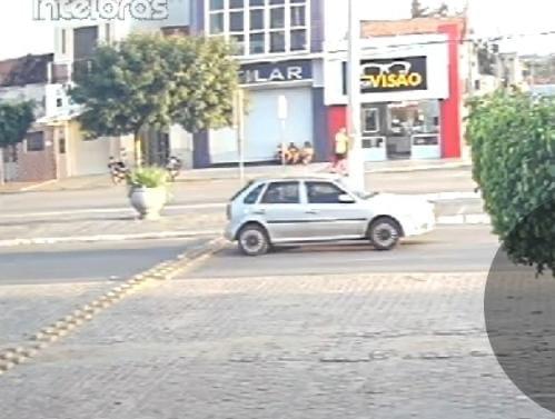 IMG-20240720-WA0494 Mulher é Atropelada no Centro de Monteiro: Câmera de Segurança Registra Imprudência do Motorista