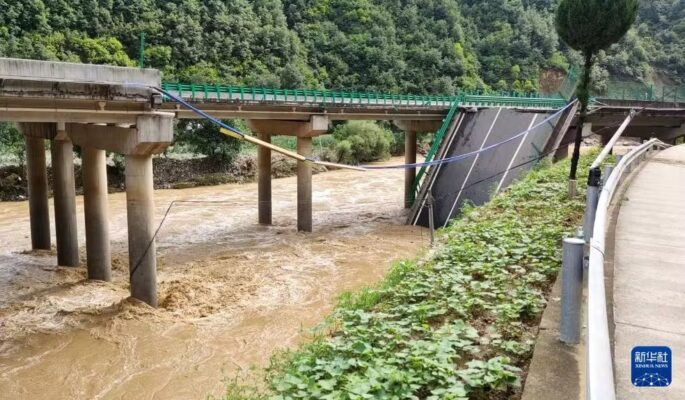 WhatsApp-Image-2024-07-20-at-06.45.53-685x400 Queda de ponte durante chuva mata 11 pessoas e deixa outras 30 desaparecidas, na China