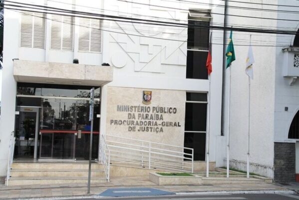 concursos-do-mppb-e-ufpb-devem-chamar-mais-servidores-que-o-previsto-768x513-1-599x400 Prefeituras da Paraíba vão ter que reduzir número de contratados, após irregularidades