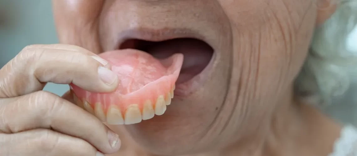 dentadura- São João do Cariri com pouco mais 4 mil habitantes vai gastar mais de R$ 176 mil em dentaduras