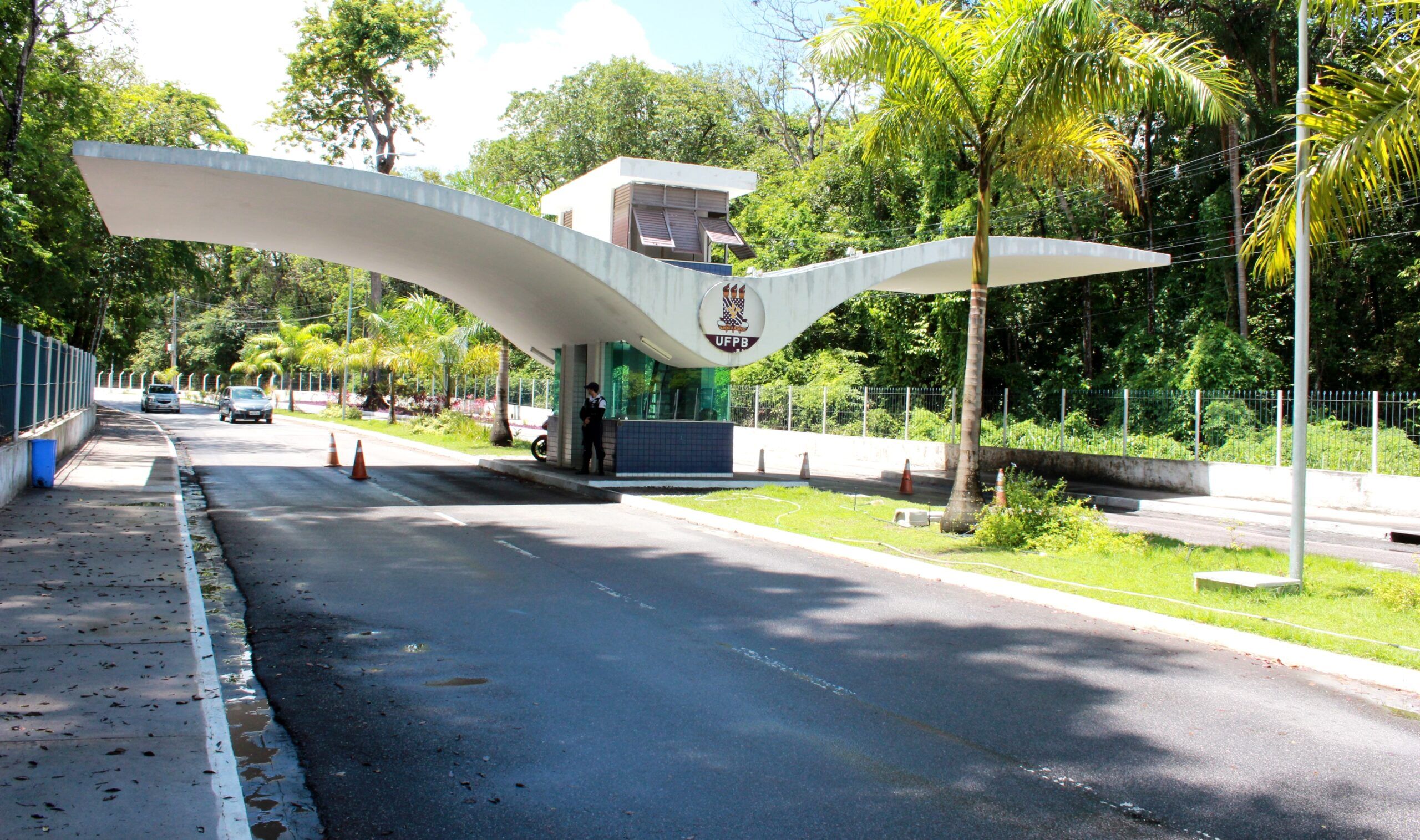 entrada_ufpb_walla_santos2-scaled-1 UFPB oferta 30 vagas em cursos de mestrado e doutorado; saiba como participar