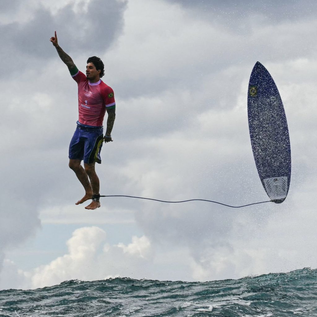 gabriel-medina Gabriel Medina quebra recorde olímpico e se classifica para as quartas de finais em Paris