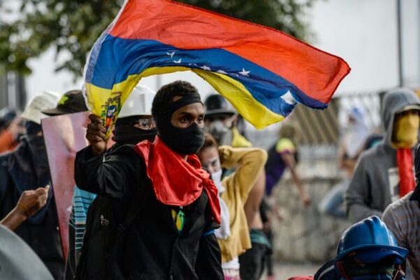 venezuela_-_protesto-601x400 Eleição da Venezuela acontece neste domingo; oposição busca tirar chavismo do poder após 25 anos