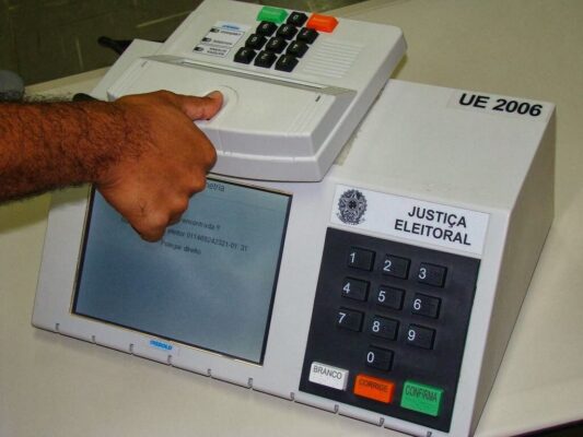 eleitorvotando-533x400 Paraíba já tem mais de 2,2 mil candidatos a prefeito, vice e vereador registrados; veja de quais cidades