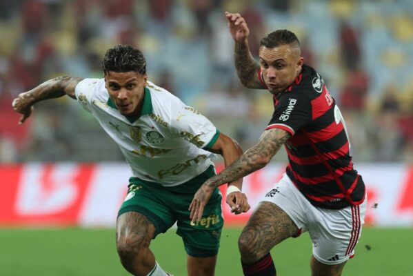 palmeiras-1-1-599x400 Flamengo vence Palmeiras e sai em vantagem na Copa do Brasil