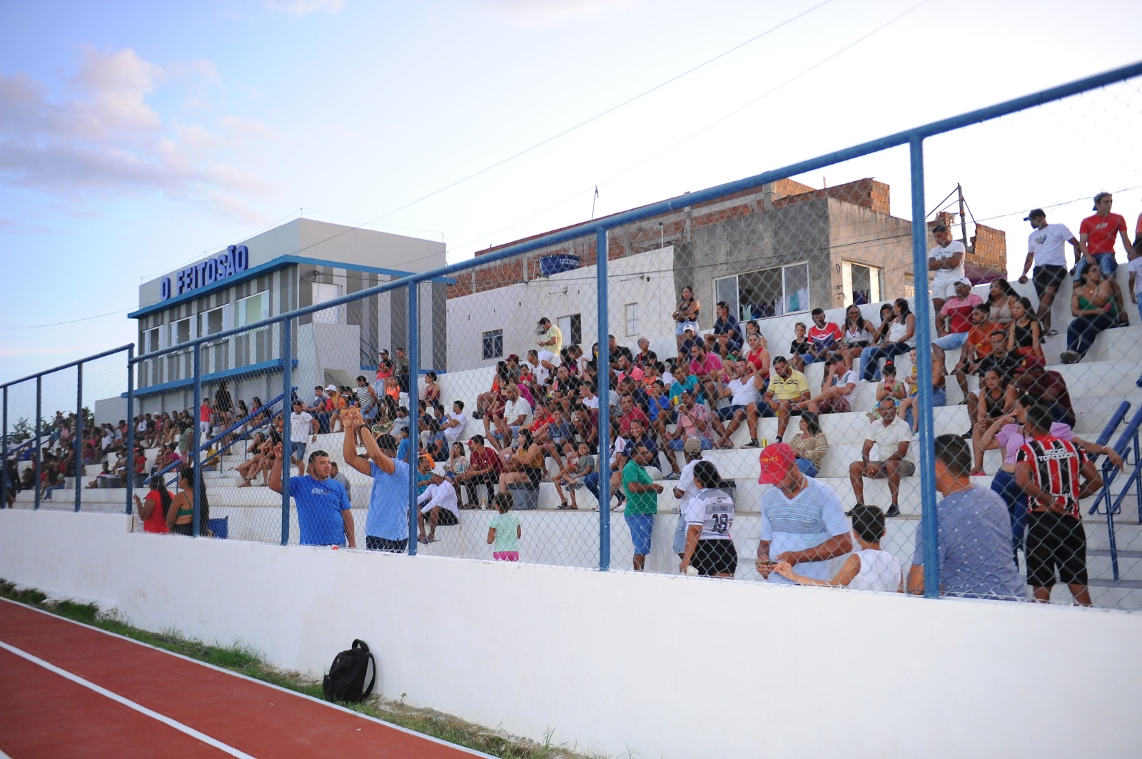 za2 Secretaria de esportes comunica proibição de garrafas e copos de vidro no estádio O Feitosão, no mata-mata do Ruralzão