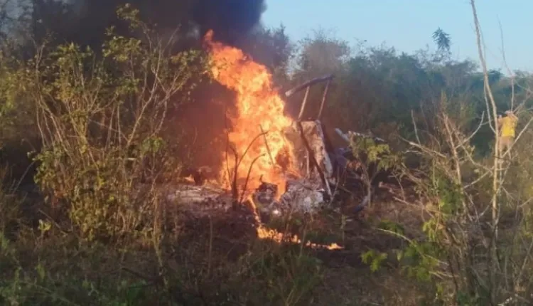 Qudeda-de-helicoptero- Helicóptero cai e pega fogo em Caruaru; duas pessoas morreram