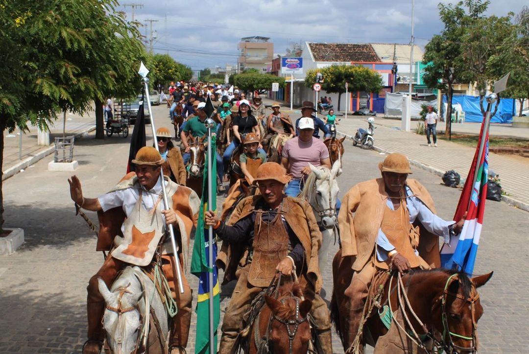 SaveClip.App_458971450_18331404430183023_8583967015657645667_n Vaqueiros Celebram Tradicional Missa na Festa de Nossa Senhora das Dores em Monteiro 