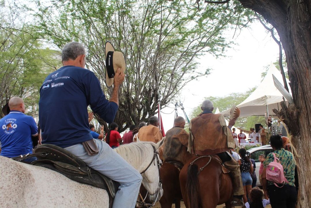 SaveClip.App_459050593_18331404496183023_2270182994880553342_n Vaqueiros Celebram Tradicional Missa na Festa de Nossa Senhora das Dores em Monteiro 