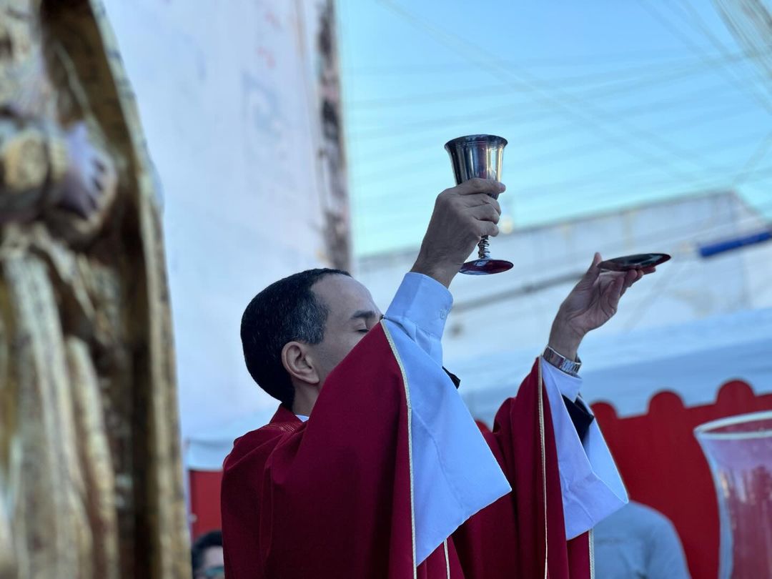 SaveClip.App_459482689_18332152957183023_7700915740737552088_n Paróquia Nossa Senhora das Dores celebra Santa Missa na feira livre de Monteiro