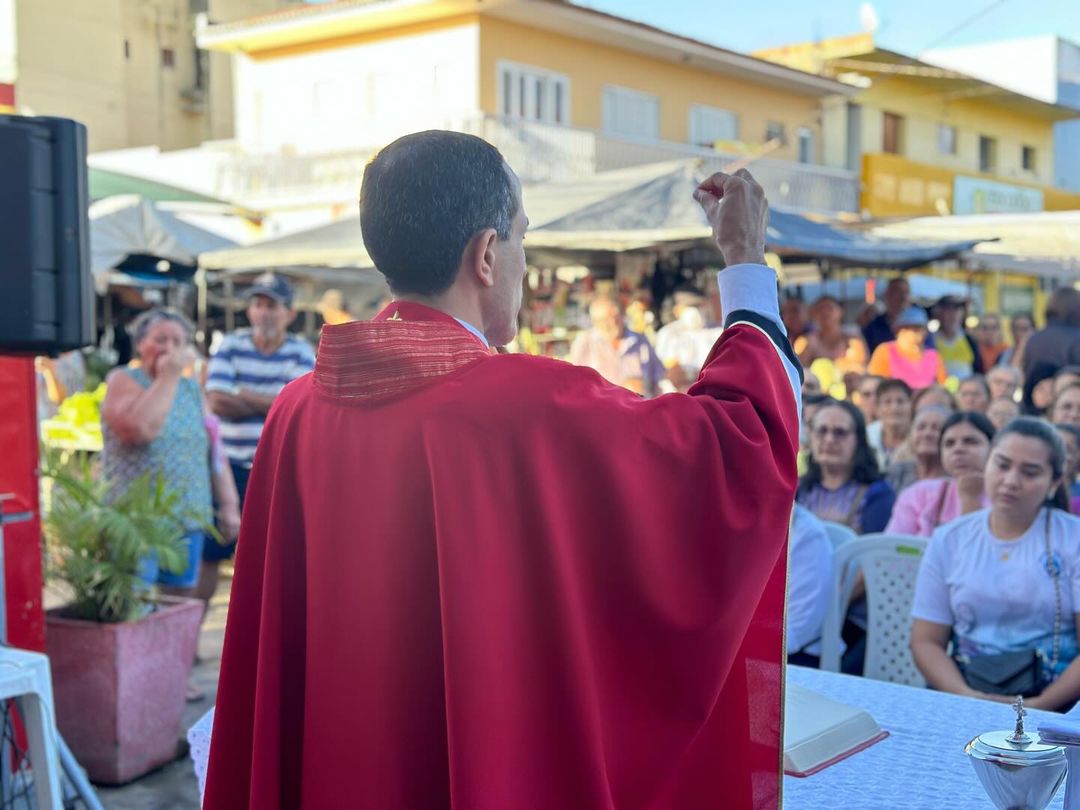 SaveClip.App_459672878_18332152966183023_1286287243275378356_n Paróquia Nossa Senhora das Dores celebra Santa Missa na feira livre de Monteiro