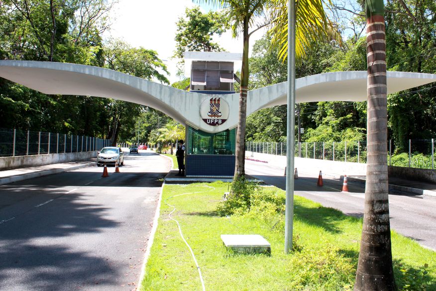 entrada_ufpb_walla_santos UFPB abre concurso com 11 vagas para professores com salários de até R$ 11 mil