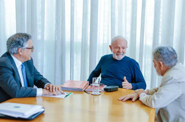 Captura-de-tela-2024-10-21-145902 Após acidente doméstico, Presidência divulga fotos de Lula em reunião com Alexandre Padilha