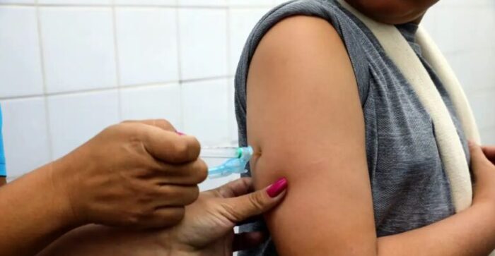 vacina-768x398-1-700x363 Paraíba aplica mais de 18,5 mil vacinas contra HPV, meningite e outras doenças