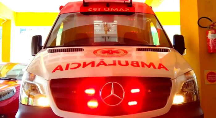 ambulanciasamu1-700x383 Irmãos morrem após colisão entre veículos no Sertão da Paraíba