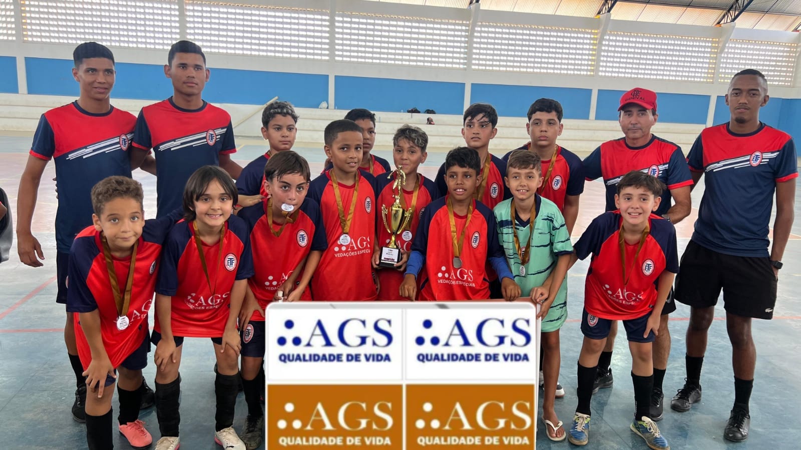 1000109978 Escolinha Tiradentes é tricampeã sub-11 de futsal masculino do Cariri