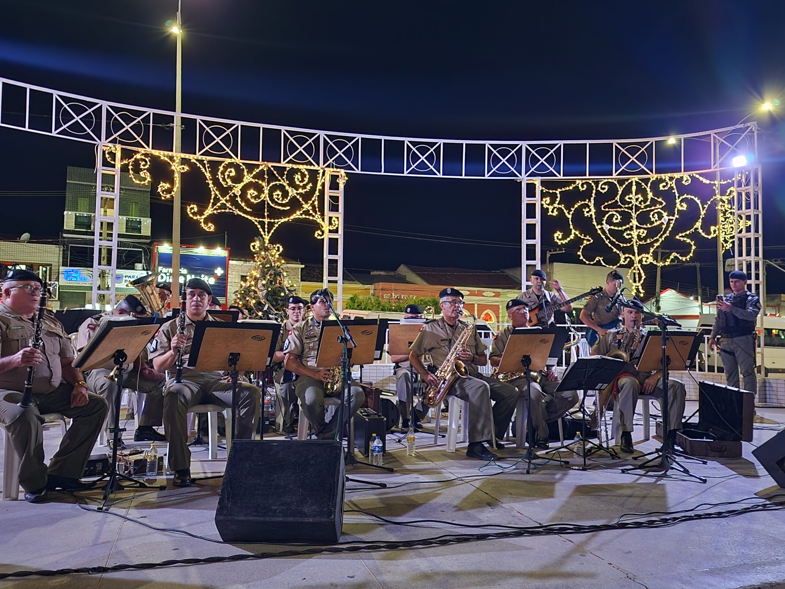 20241211_203140-scaled Banda de Música do 2º BPM encanta público em Monteiro na programação de Natal