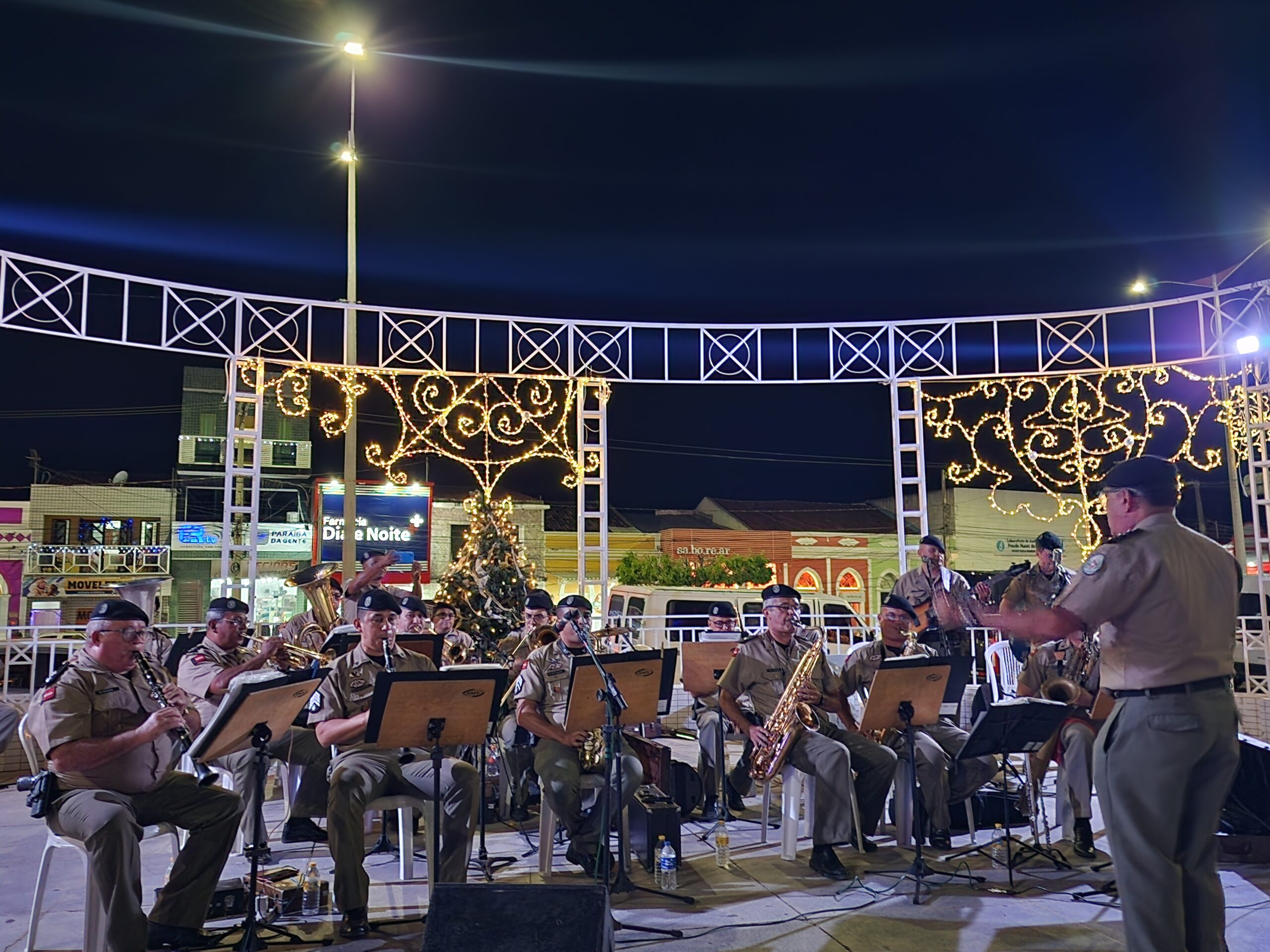 20241211_203205-scaled Banda de Música do 2º BPM encanta público em Monteiro na programação de Natal