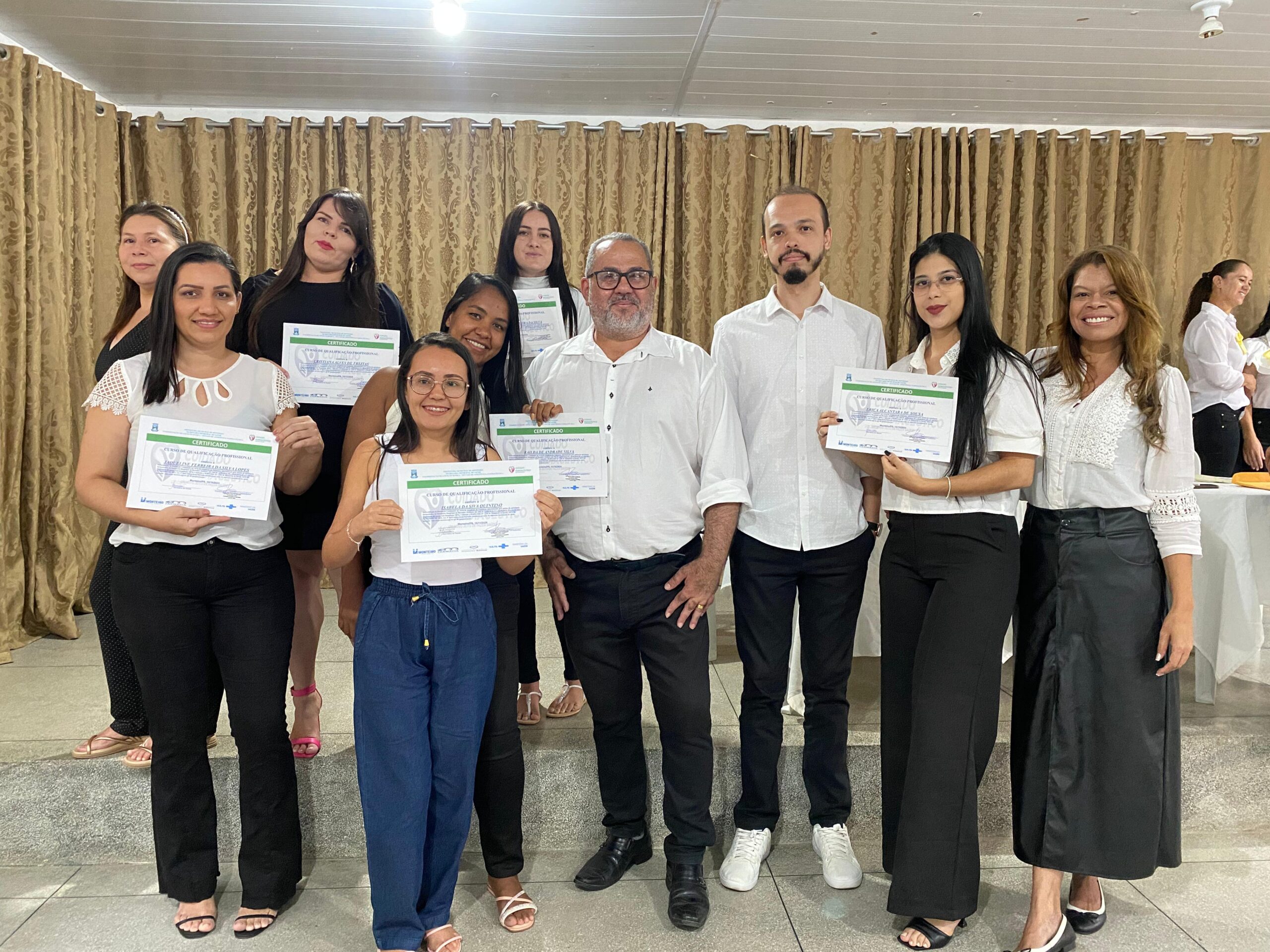 ALUNOS-DO-CURSO-DE-ATENDENTE-DE-FARMACIA-3-scaled Secretaria de Saúde de Monteiro entrega certificados a alunos do curso de Atendente de Farmácia