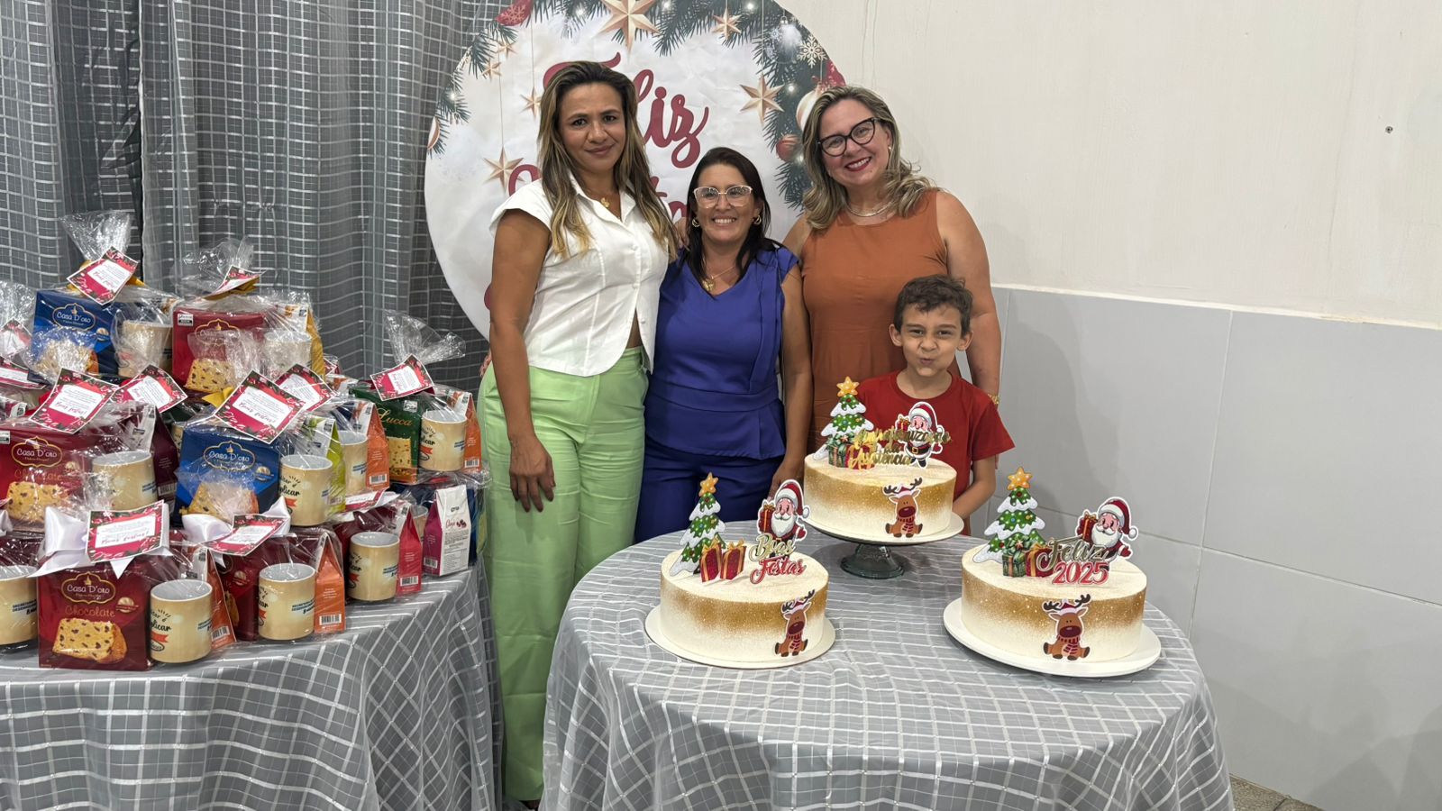 IMG-20241220-WA0462 Secretaria de Assistência Social realiza confraternização de Fim de Ano com funcionários em Monteiro