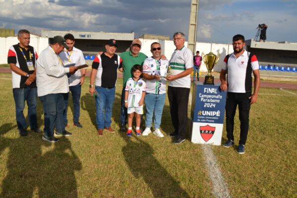 Socremo-Serrano-final-segundona-homenagem-1-600x400 Federação Paraibana e Diretoria da Socremo Serrano homenageiam gestão municipal e secretário de Esportes em dia de final do Paraibano