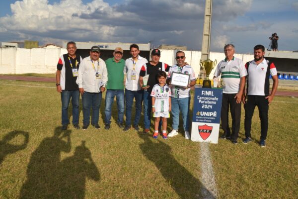 Socremo-Serrano-final-segundona-homenagem-6-600x400 Federação Paraibana e Diretoria da Socremo Serrano homenageiam gestão municipal e secretário de Esportes em dia de final do Paraibano