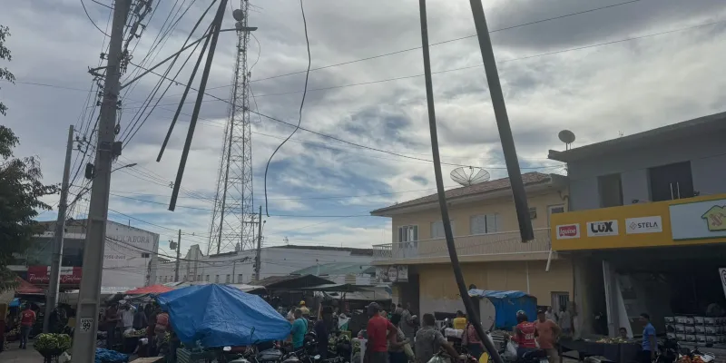 feira-livre-monteiro Homem é imobilizado em Monteiro após ser flagrado cortando cabos na feira livre