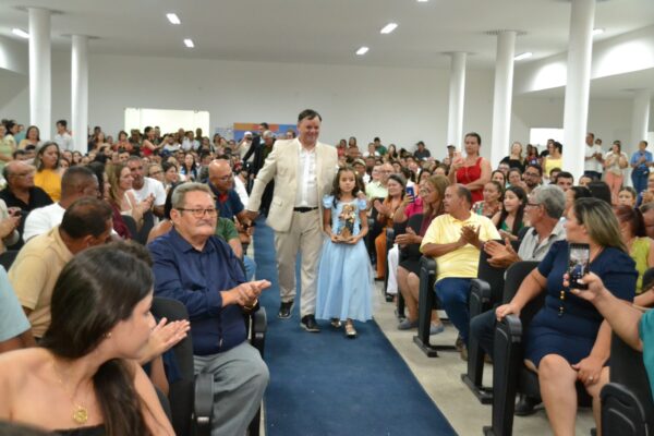 Cerimonia-de-Posse-3-600x400 Ana Paula e Cajó Menezes tomam posse em cerimônia emocionante