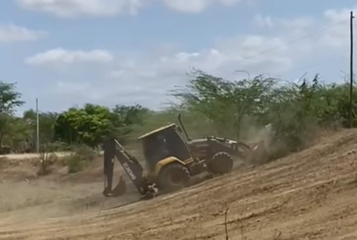 Limpeza-de-Reservatorio-_-Angiquinho-2 Secretaria de Agricultura de Monteiro realiza limpeza e manutenção no açude do Angiquinho