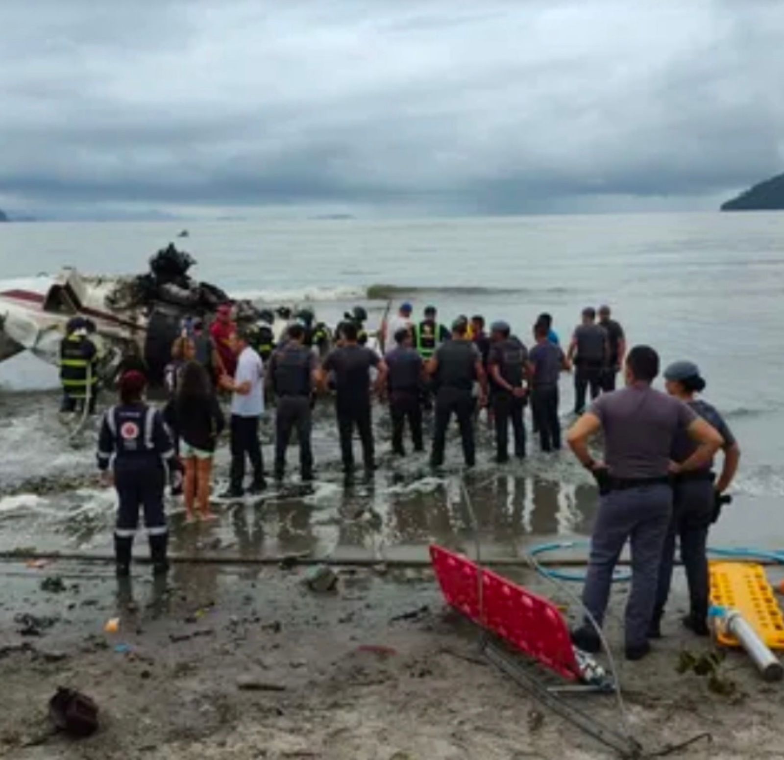 WhatsApp-Image-2025-01-09-at-16.45.50 Acidente com avião em Ubatuba deixa piloto morto; 4 passageiros são resgatados com vida