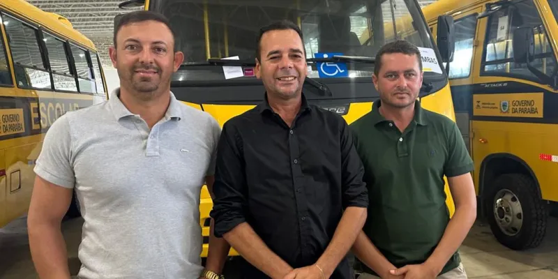 marcio-leite Reforço da frota: prefeito de São João do Tigre recebe ônibus escolar 0km