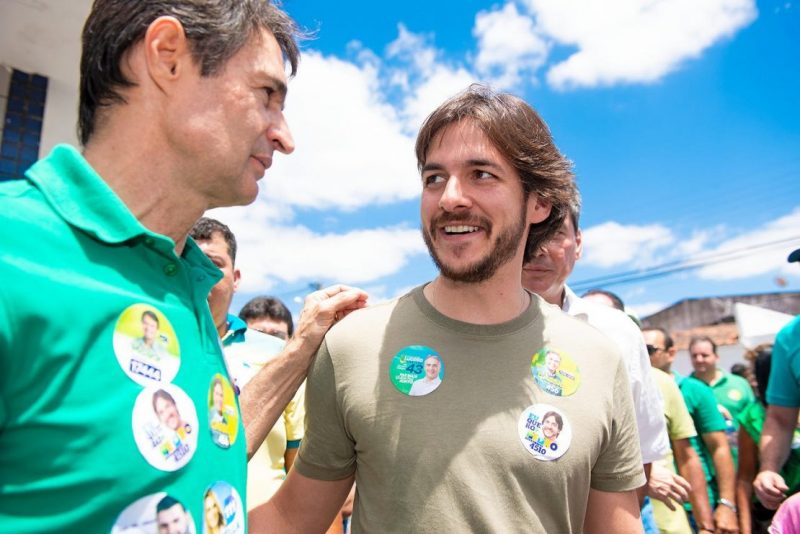 romero-e-pedro-1110x741-1-800x534-1 Pedro aposta em Romero e crava sobre oposição em 2026: “se não repetir os mesmos erros, a gente ganha a eleição”